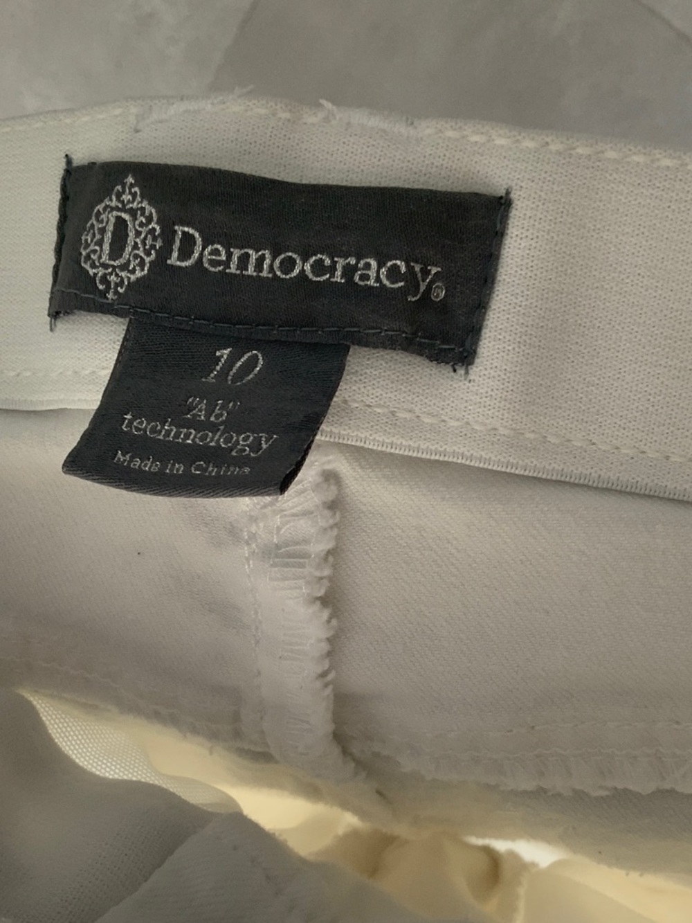 Democracy White Raw-Hem Cropped Ankle Jeans - Picture 2 of 4